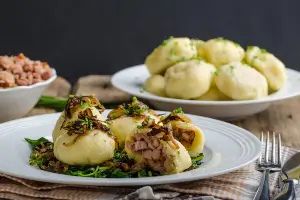 Bucura-te de gastronomia locala