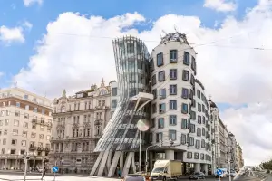 Casa care danseaza (Tančící dům)