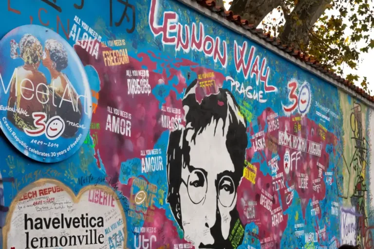 Zidul lui Jhon Lennon (Lennonova Deď)